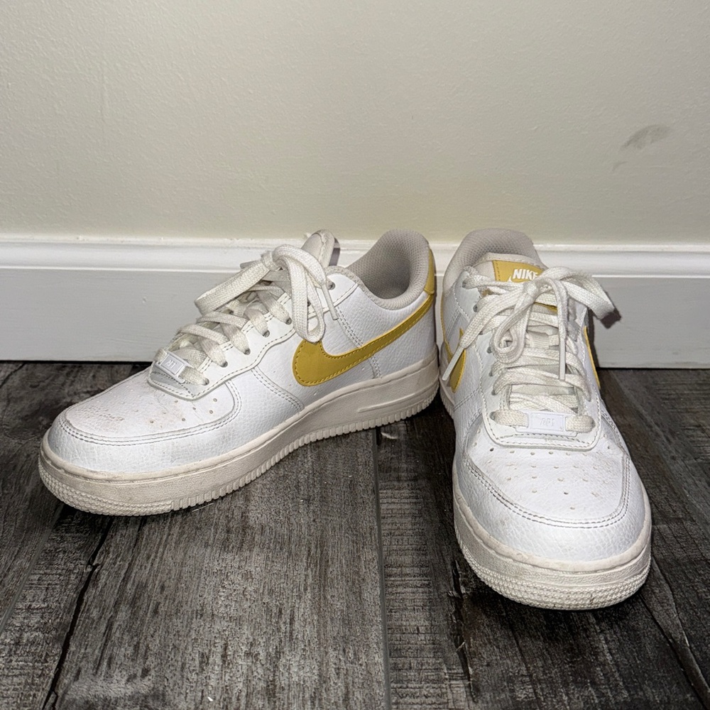Nike Air Force 1 ‘07 Low (Yellow Accents)